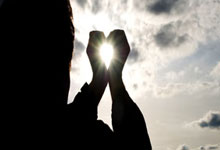 开云官网-玫瑰风暴！女足赛场惊天冲突背后的荣耀与伤痛