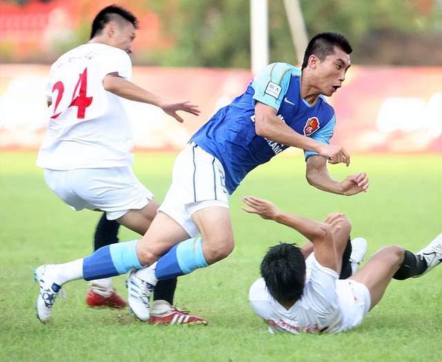 包含湖南湘涛主场惨败新疆雪豹，保级压力增大的词条