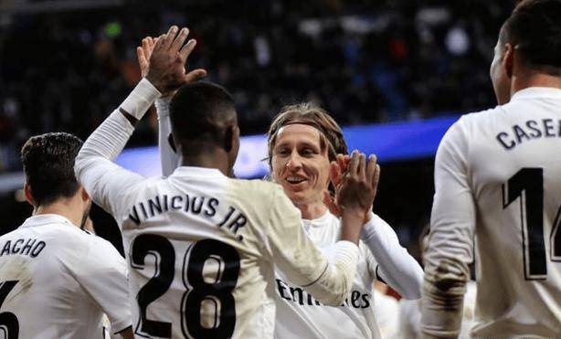 开云平台-关于希腊中锋助球队连胜铁血表现获赞誉的信息