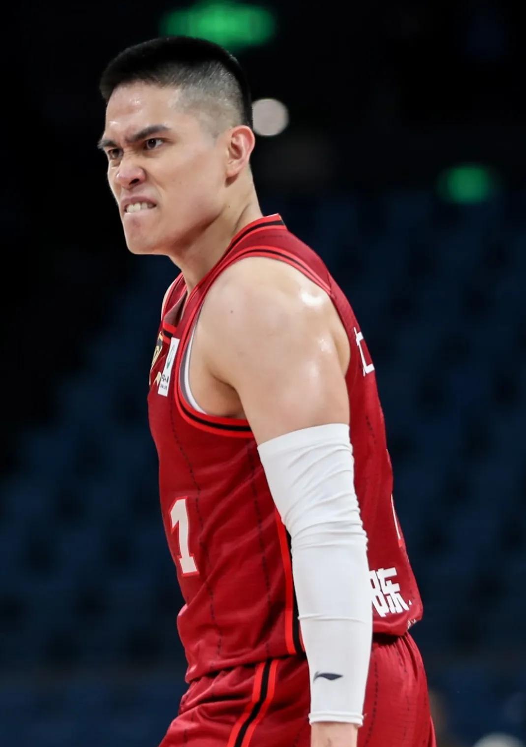 激烈对抗不断升级，CBA联赛赛场火药味十足的简单介绍