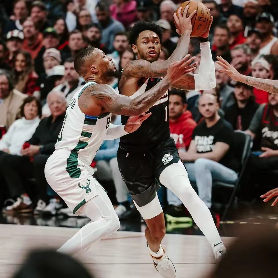 包含雄鹿核心连续砍分，球队士气高涨备战季后赛的词条