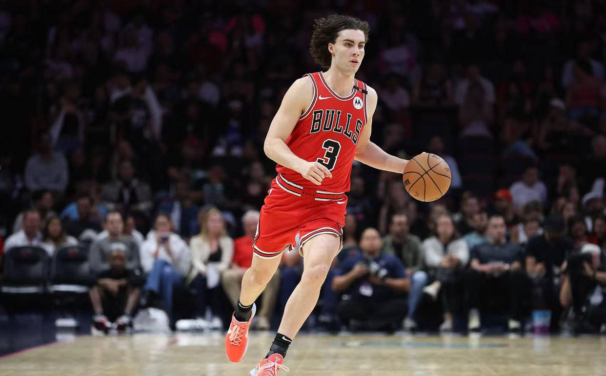 包含荷兰客场大胜爱沙尼亚，提前锁定晋级名额的词条